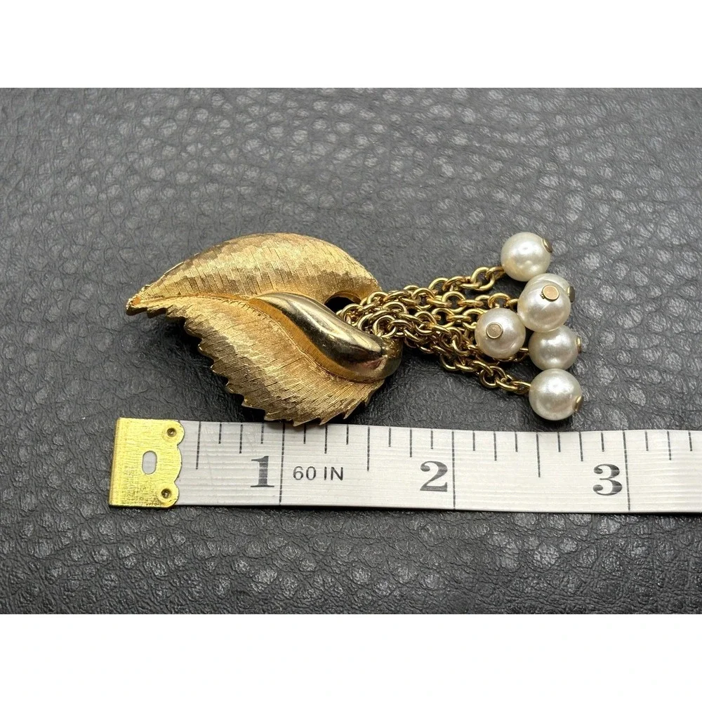 Vintage Waterfall Chain Tassel Brooch Pearl Beads Dangle Pin Gold Tone